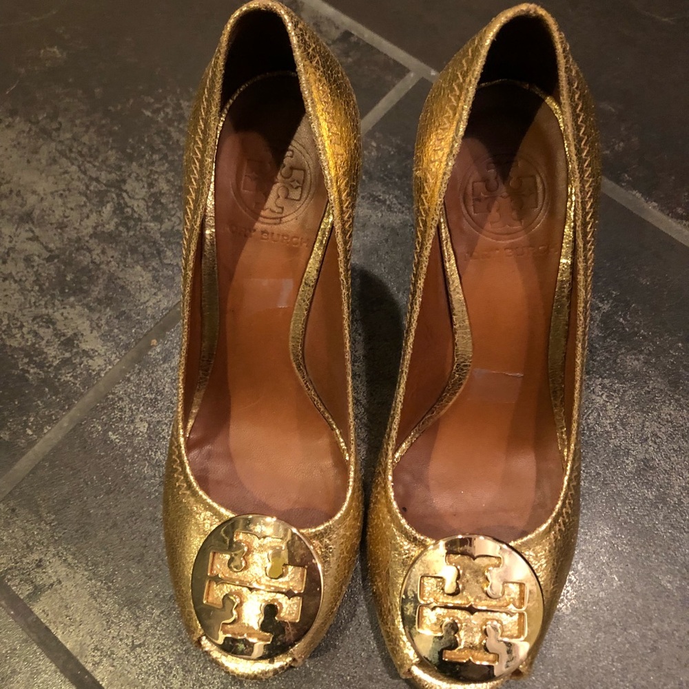 Tory Burch Metallic Gold Wedges ✨